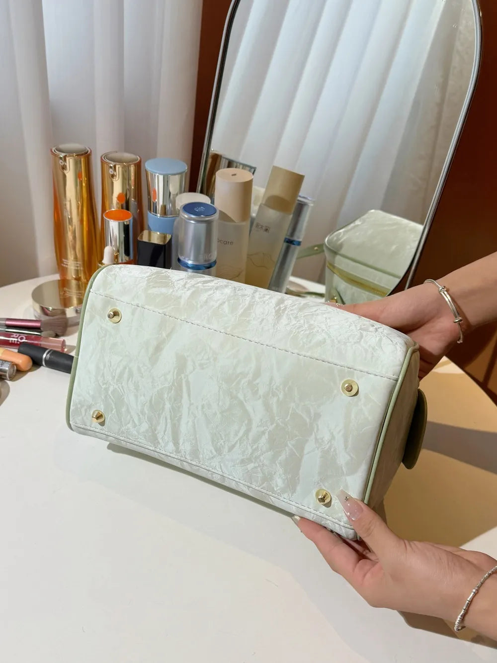 c1f2418d-d9d6-403b-bdbb-d1be601e9c5b-Max